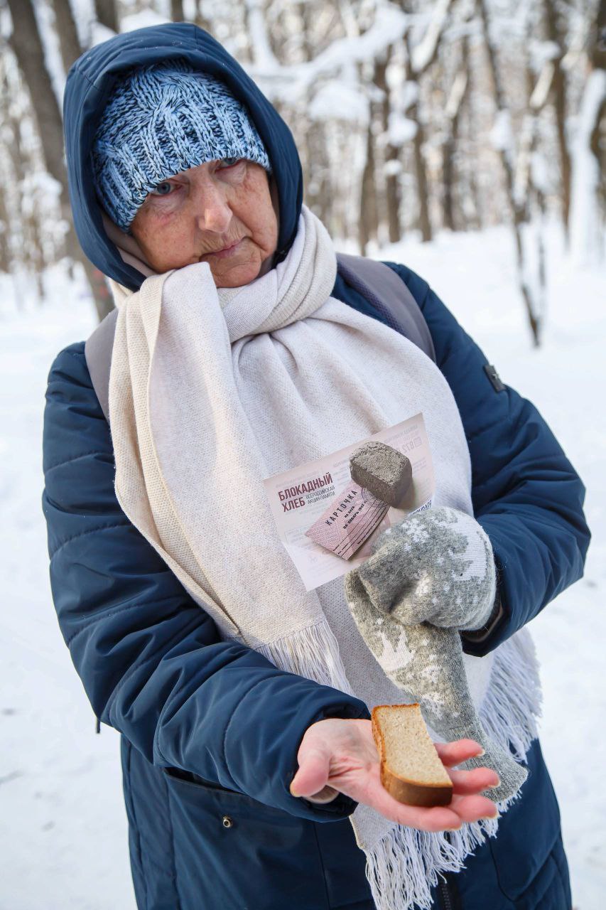 27 января на Олимпийской аллее пензенцы и гости города присоединились ко Всероссийской акции «Блокадный хлеб» 27 января на Олимпийской аллее пензенцы и гости города присоединились ко Всероссийской акции «Блокадный хлеб»