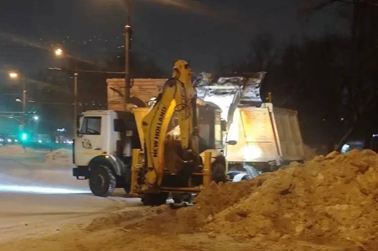 Олег Денисов: МБУ «Пензавтодор» борется с последствиями снегопада, не покладая рук Олег Денисов: МБУ «Пензавтодор» борется с последствиями снегопада, не покладая рук