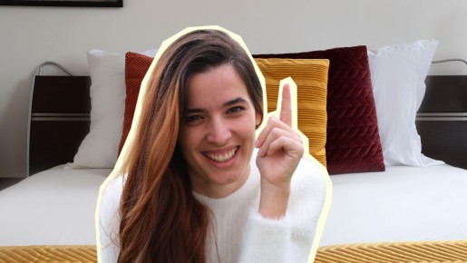 Простынь постоянно сползает с матраса? Вот как решить проблему за минуту