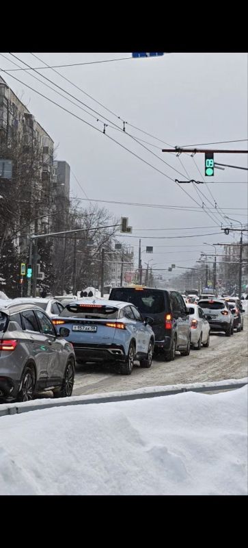 На фото - ул. Суворова утром. Не работают светофоры