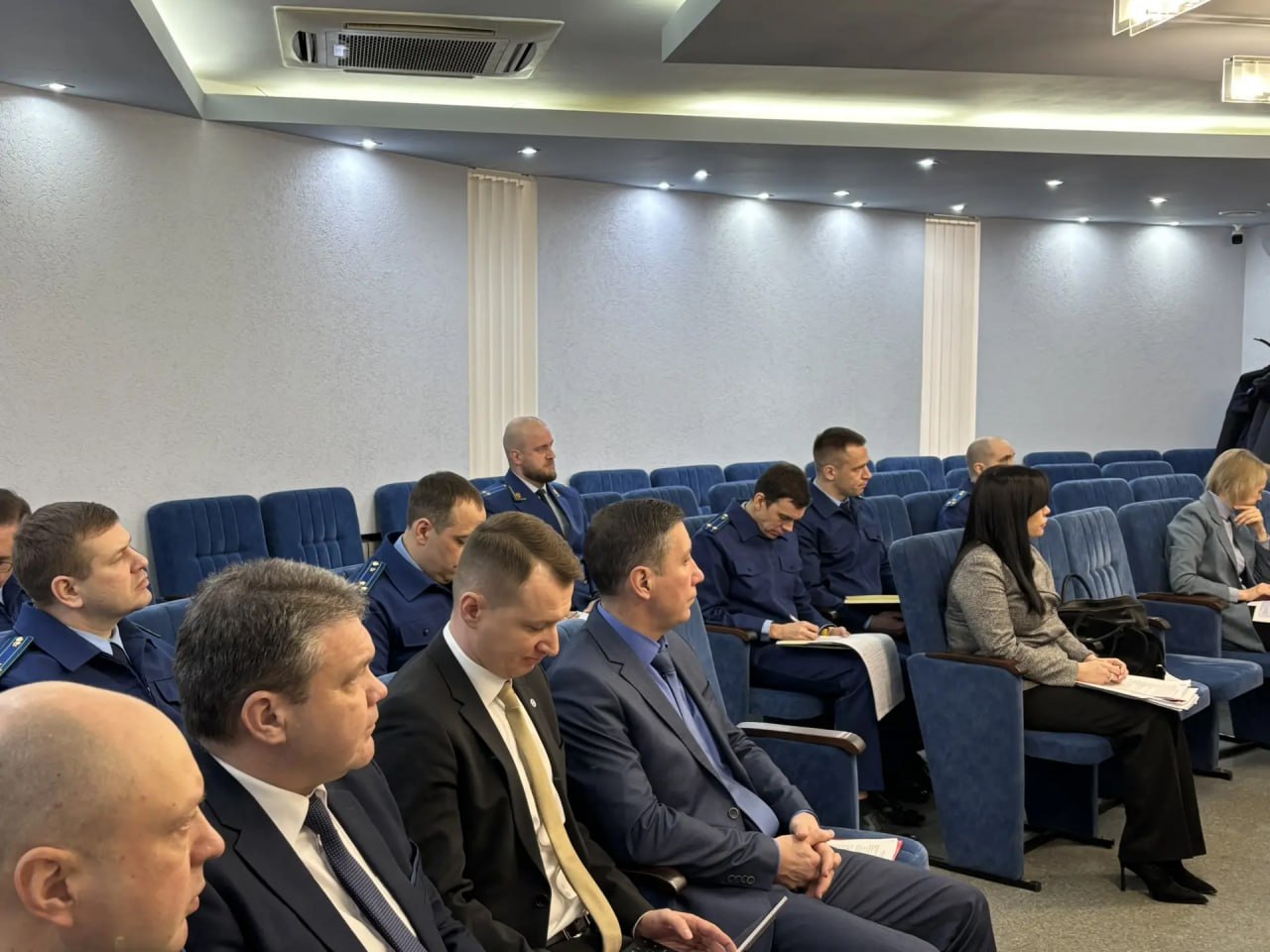 Прокурор области Дмитрий Горшков провел в прокуратуре региона заседание межведомственной рабочей группы по соблюдению законодательства об участии в долевом строительстве многоквартирных домов Прокурор области Дмитрий Горшков провел в прокуратуре региона заседание межведомственной рабочей группы по соблюдению законодательства об участии в долевом строительстве многоквартирных домов