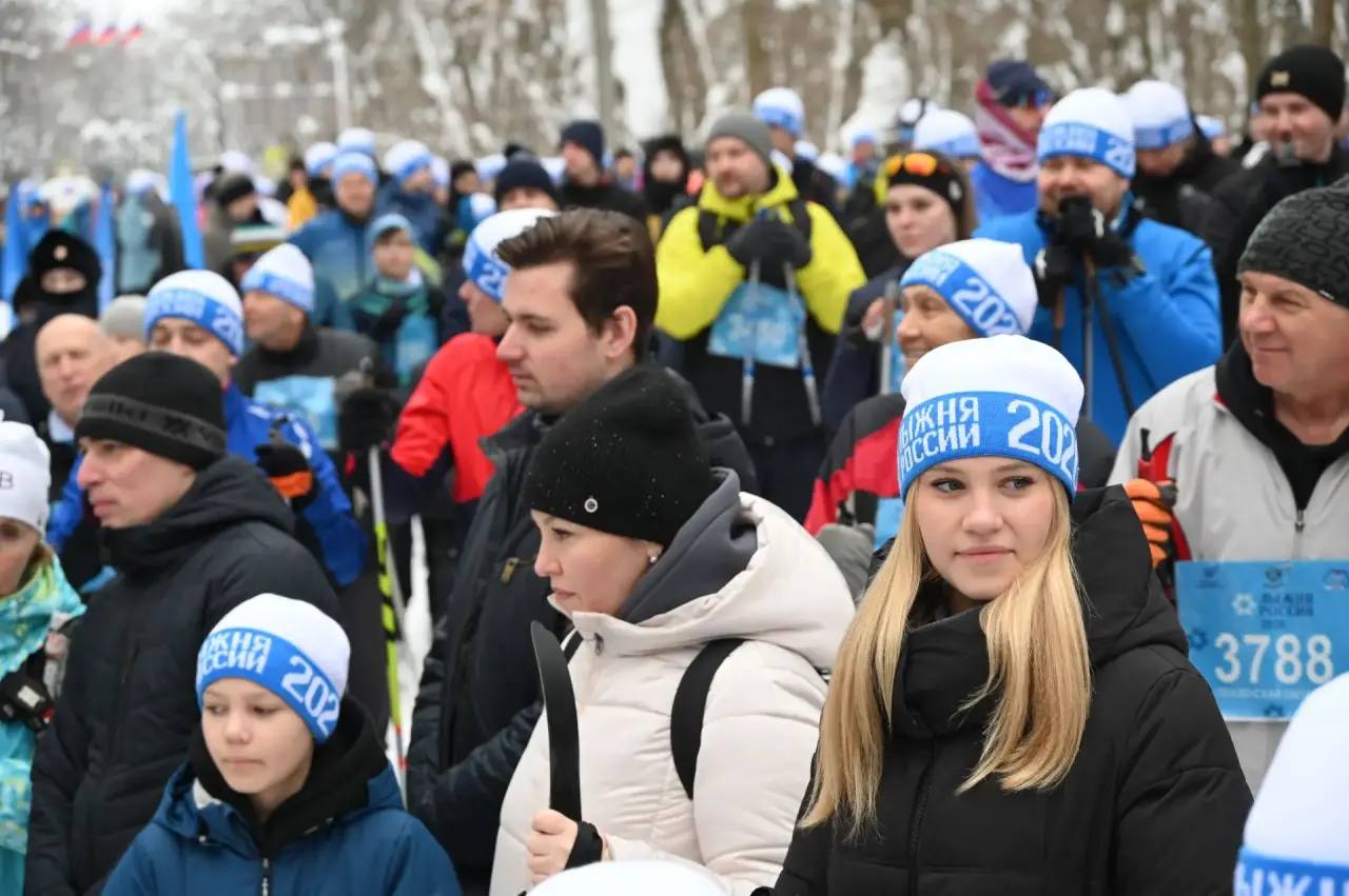 Олег Денисов: Пенза в спортивном строю!. Сегодня Всероссийская акция «Лыжня России» собрала на Олимпийской аллее более 3000 человек Олег Денисов: Пенза в спортивном строю!. Сегодня Всероссийская акция «Лыжня России» собрала на Олимпийской аллее более 3000 человек