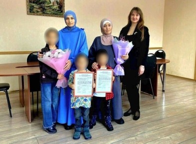 Марина Ахмедова: Выяснились ещё подробности о двух сертификатах для семьи одного двоеженца