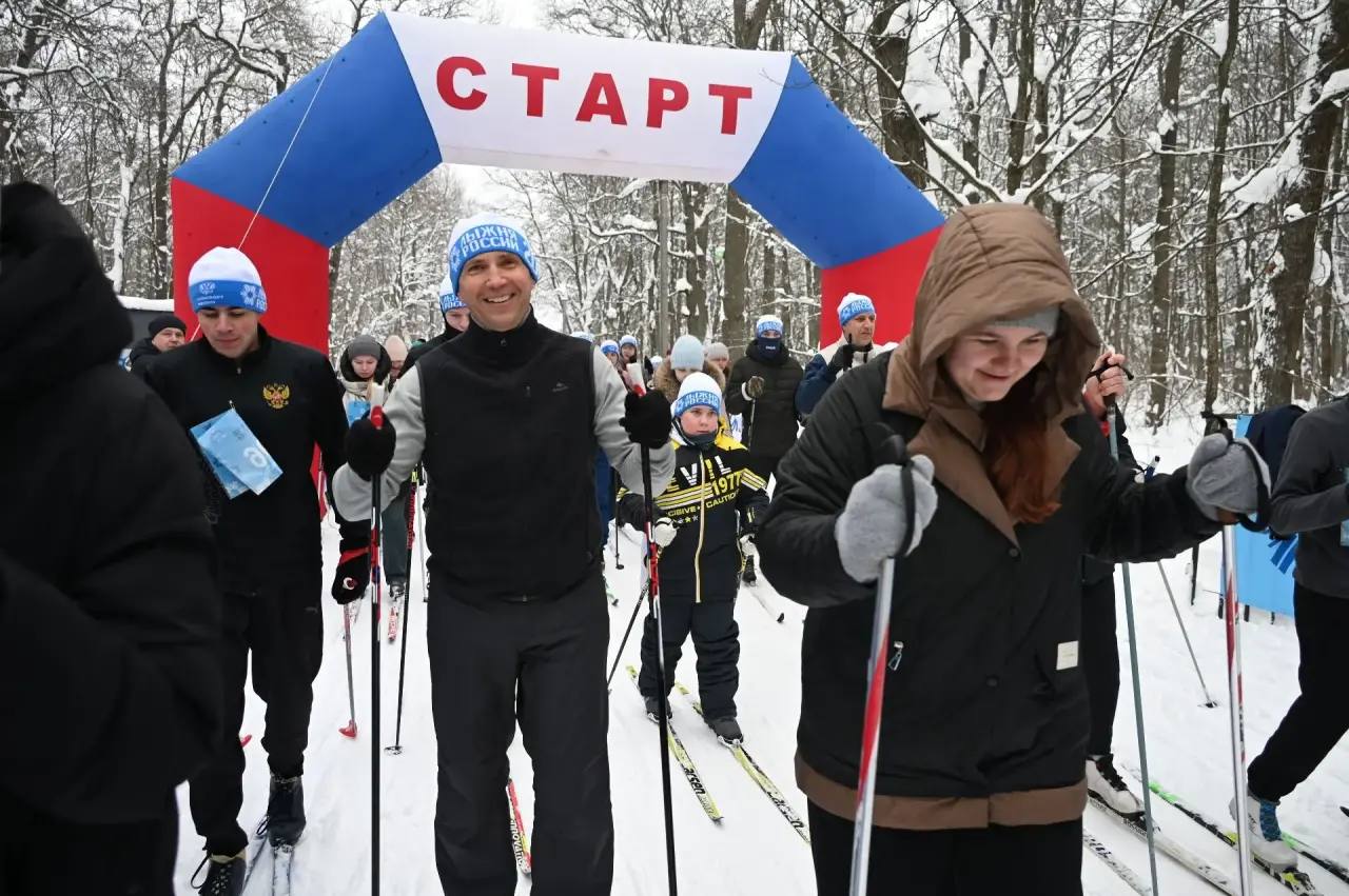 Олег Денисов: Пенза в спортивном строю!. Сегодня Всероссийская акция «Лыжня России» собрала на Олимпийской аллее более 3000 человек Олег Денисов: Пенза в спортивном строю!. Сегодня Всероссийская акция «Лыжня России» собрала на Олимпийской аллее более 3000 человек