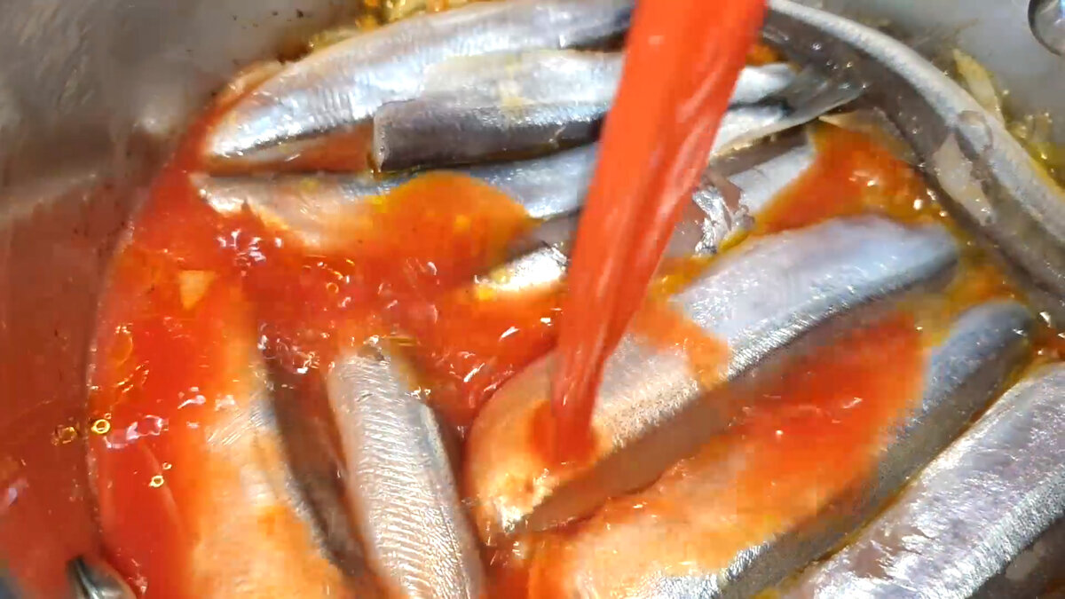 Вкусная мойва в томатном соусе: простой и сытный рецепт для каждого