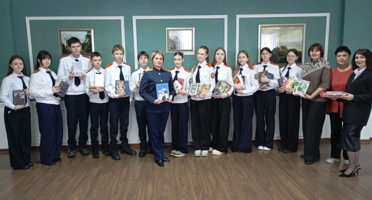 В Международный день книгодарения сотрудники следственного управления с учащимися кадетского класса передали книги в Пензенскую областную библиотеку имени М.Ю. Лермонтова В Международный день книгодарения сотрудники следственного управления с учащимися кадетского класса передали книги в Пензенскую областную библиотеку имени М.Ю. Лермонтова