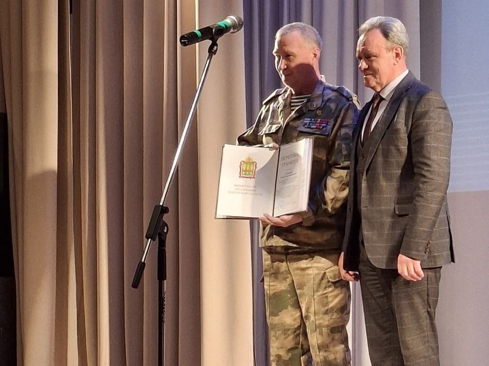 Валерий Лидин отдал дань уважения военнослужащим, погибшим при исполнении интернационального долга Валерий Лидин отдал дань уважения военнослужащим, погибшим при исполнении интернационального долга