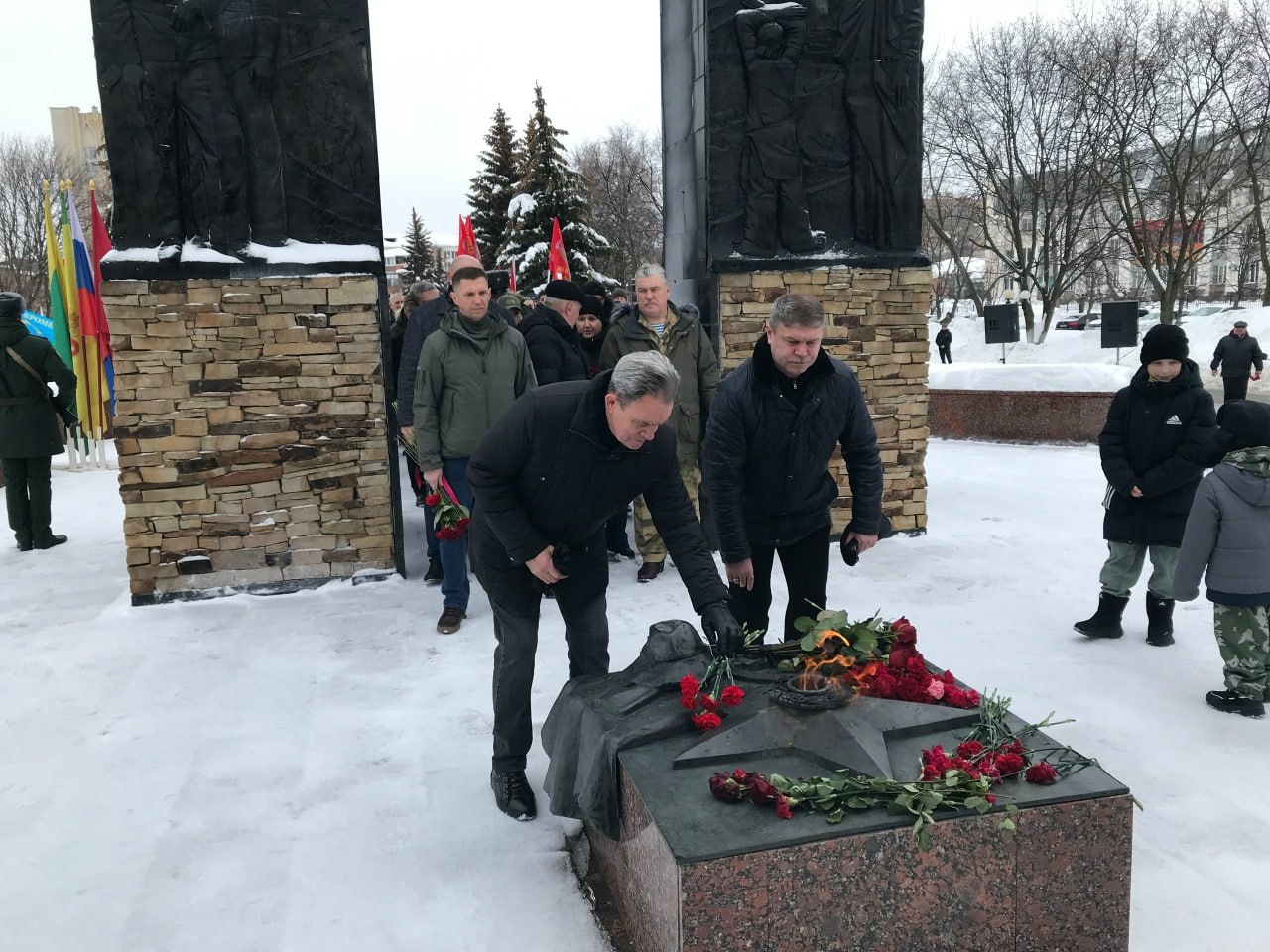 Валерий Лидин отдал дань уважения военнослужащим, погибшим при исполнении интернационального долга Валерий Лидин отдал дань уважения военнослужащим, погибшим при исполнении интернационального долга