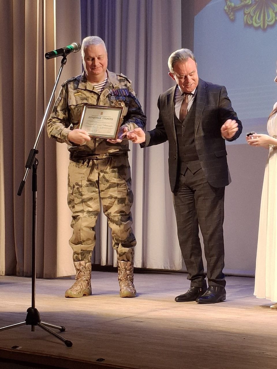 Валерий Лидин отдал дань уважения военнослужащим, погибшим при исполнении интернационального долга Валерий Лидин отдал дань уважения военнослужащим, погибшим при исполнении интернационального долга