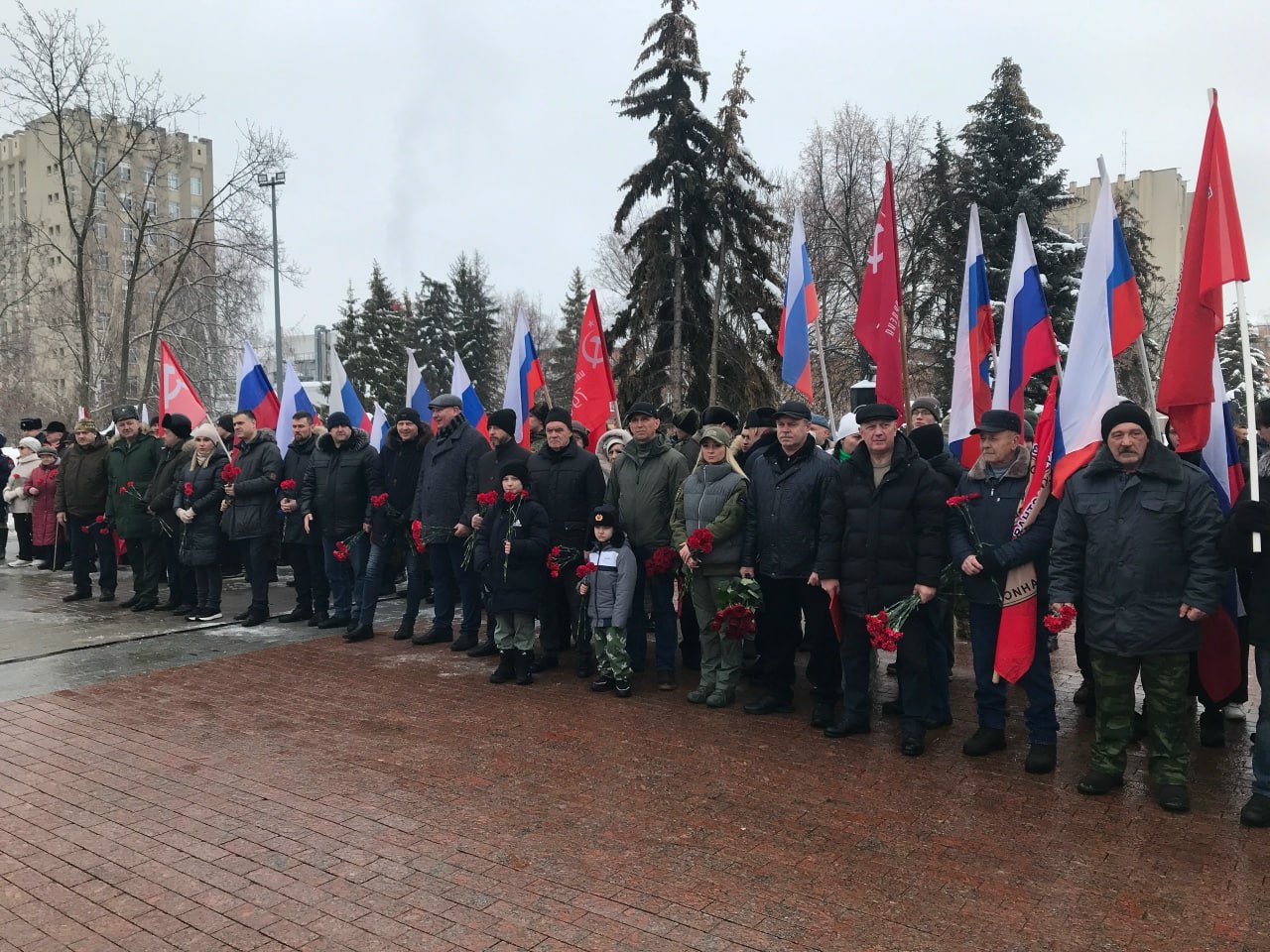 Валерий Лидин отдал дань уважения военнослужащим, погибшим при исполнении интернационального долга Валерий Лидин отдал дань уважения военнослужащим, погибшим при исполнении интернационального долга
