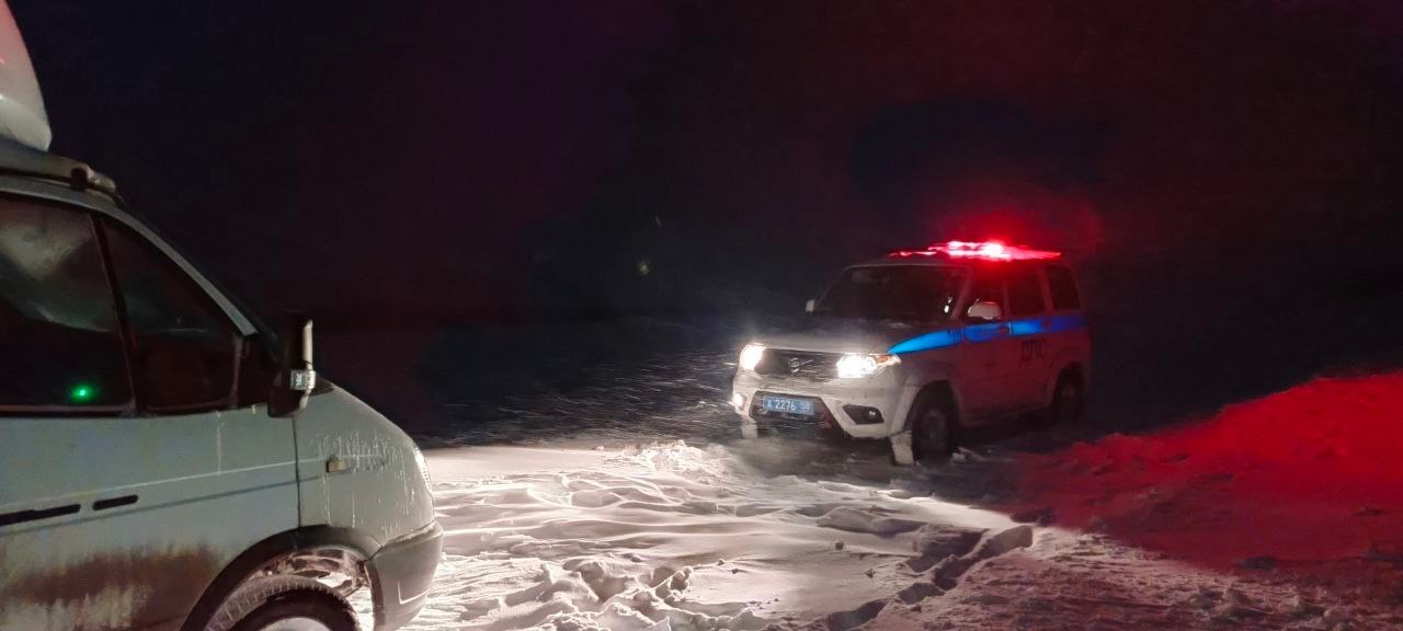 Сотрудники Госавтоинспекции Башмаковского района оказали помощь водителю на заснеженной трассе Сотрудники Госавтоинспекции Башмаковского района оказали помощь водителю на заснеженной трассе