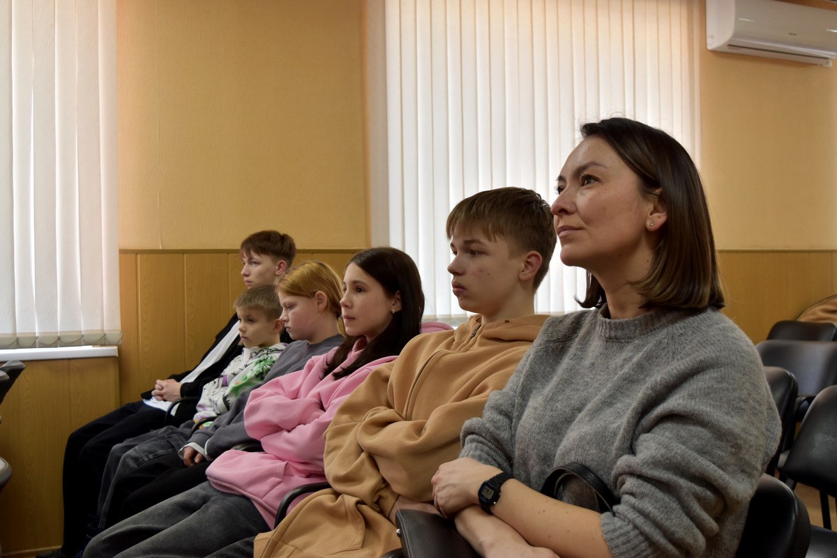 Подопечные благотворительного фонда пришли в гости к транспортным полицейским Пензы Подопечные благотворительного фонда пришли в гости к транспортным полицейским Пензы