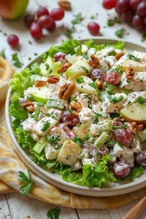 Неповторимый вкус: салат с курицей, виноградом и орехами