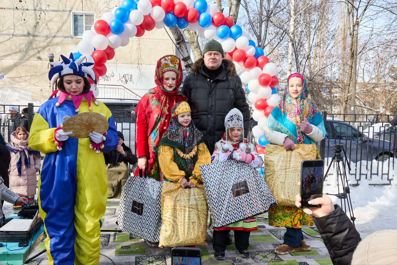 В Железнодорожном районе Пензы прошли народные гулянья в честь Масленицы В Железнодорожном районе Пензы прошли народные гулянья в честь Масленицы