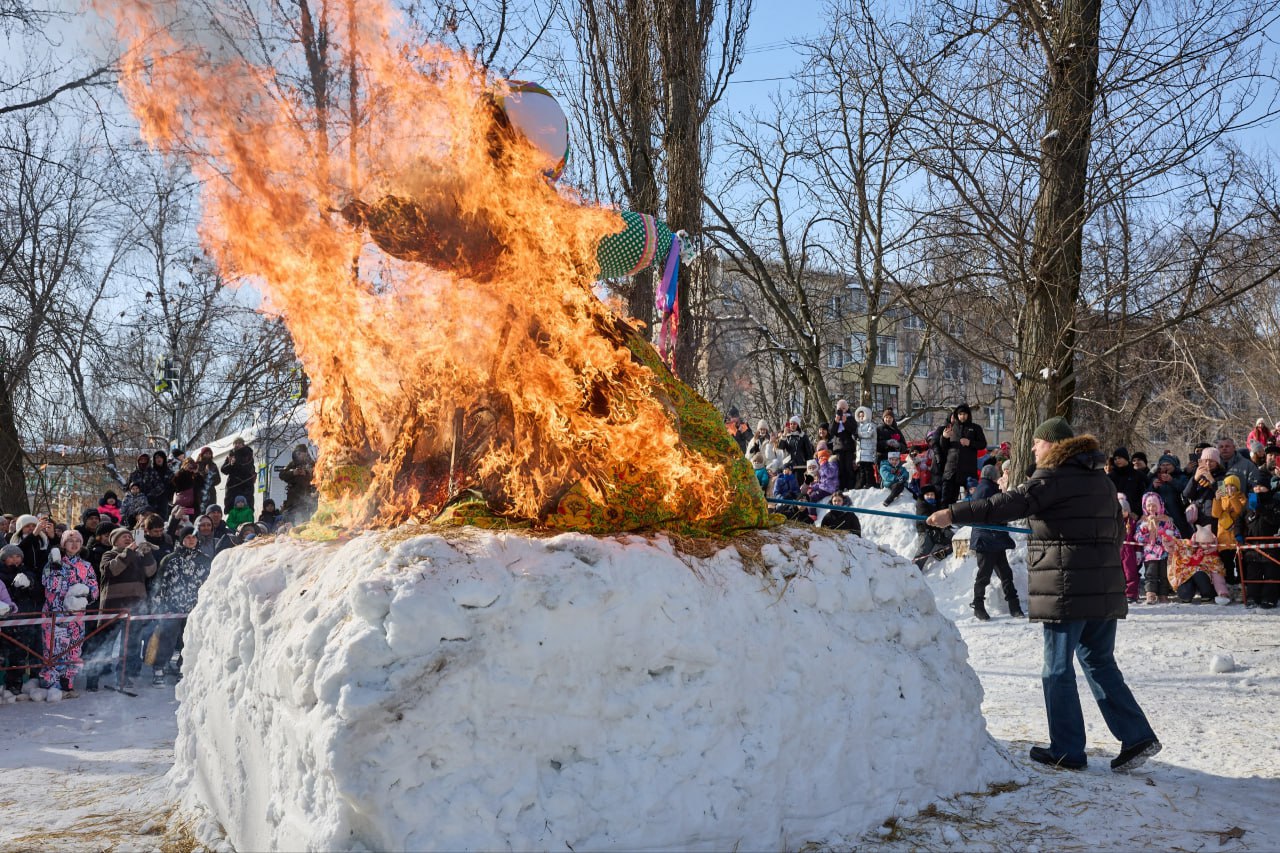 В Железнодорожном районе Пензы прошли народные гулянья в честь Масленицы В Железнодорожном районе Пензы прошли народные гулянья в честь Масленицы