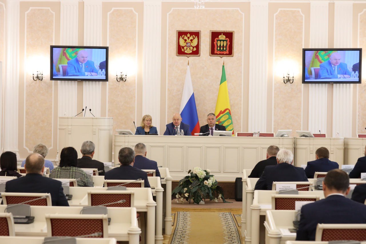 Депутаты приступили к формированию повестки дня очередной сессии регионального парламента