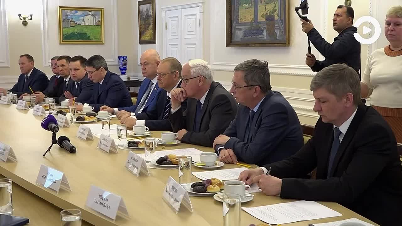 Губернатор Олег Мельниченко провел встречу с делегацией из Хатлонской области Таджикистана