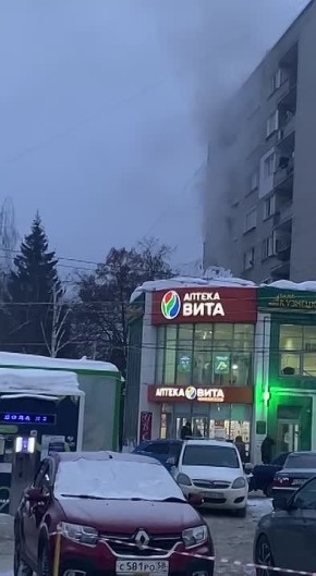 Пожар в общежитии рядом с ТЦ «Рынок Шуист», сообщает наш читатель