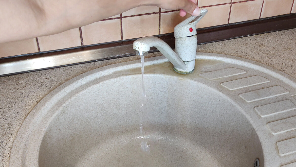 Как эффективно очистить аэратор смесителя от известкового налета