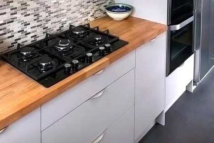 Как сохранить столешницу на кухне при установке варочной поверхности