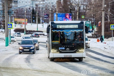 В Пензе с 1 марта можно будет сэкономить семь рублей при оплате проезда в автобусах и троллейбусах банковской картой «Мир», загруженной в смартфон