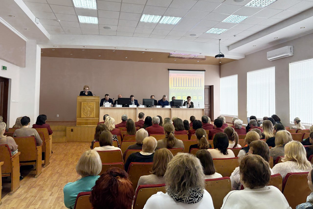 Павел Куликов поблагодарил специалистов регионального управления Роспотребнадзора за плодотворную работу Павел Куликов поблагодарил специалистов регионального управления Роспотребнадзора за плодотворную работу