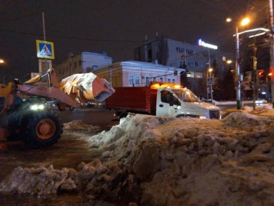 Олег Денисов: За последние сутки с городских территорий вывезли 12,5 тысяч кубометров снега