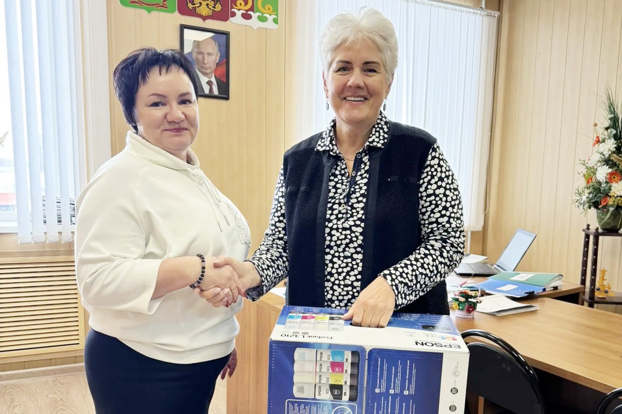 Людмила Глухова поздравила коллектив школы села Головинщино с юбилеем Людмила Глухова поздравила коллектив школы села Головинщино с юбилеем