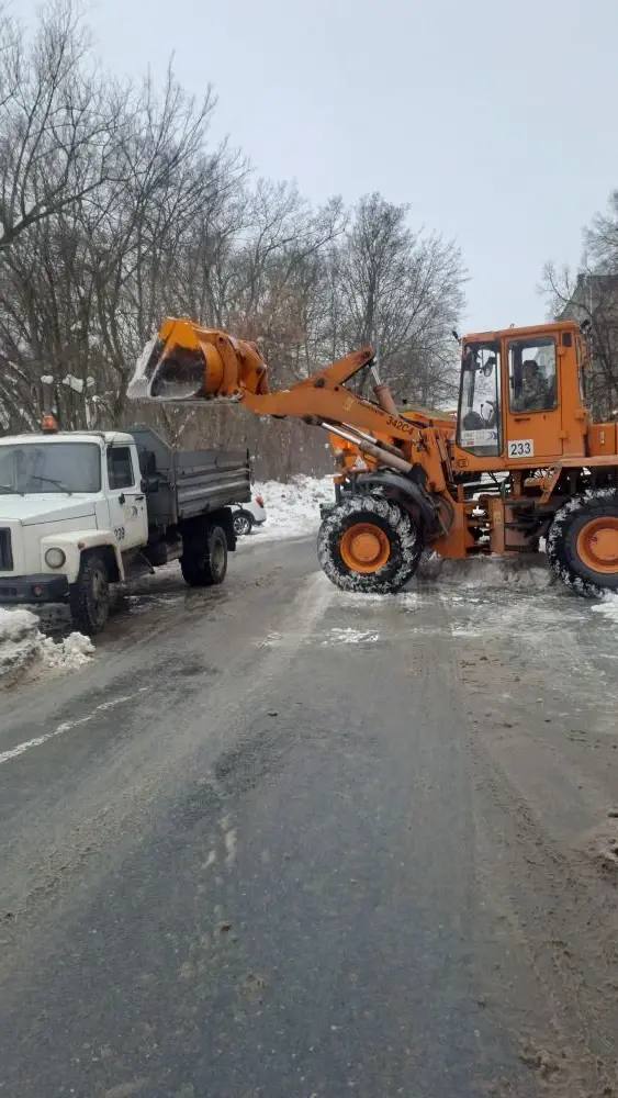Олег Денисов: За последние сутки с городских территорий вывезли 12,5 тысяч кубометров снега Олег Денисов: За последние сутки с городских территорий вывезли 12,5 тысяч кубометров снега