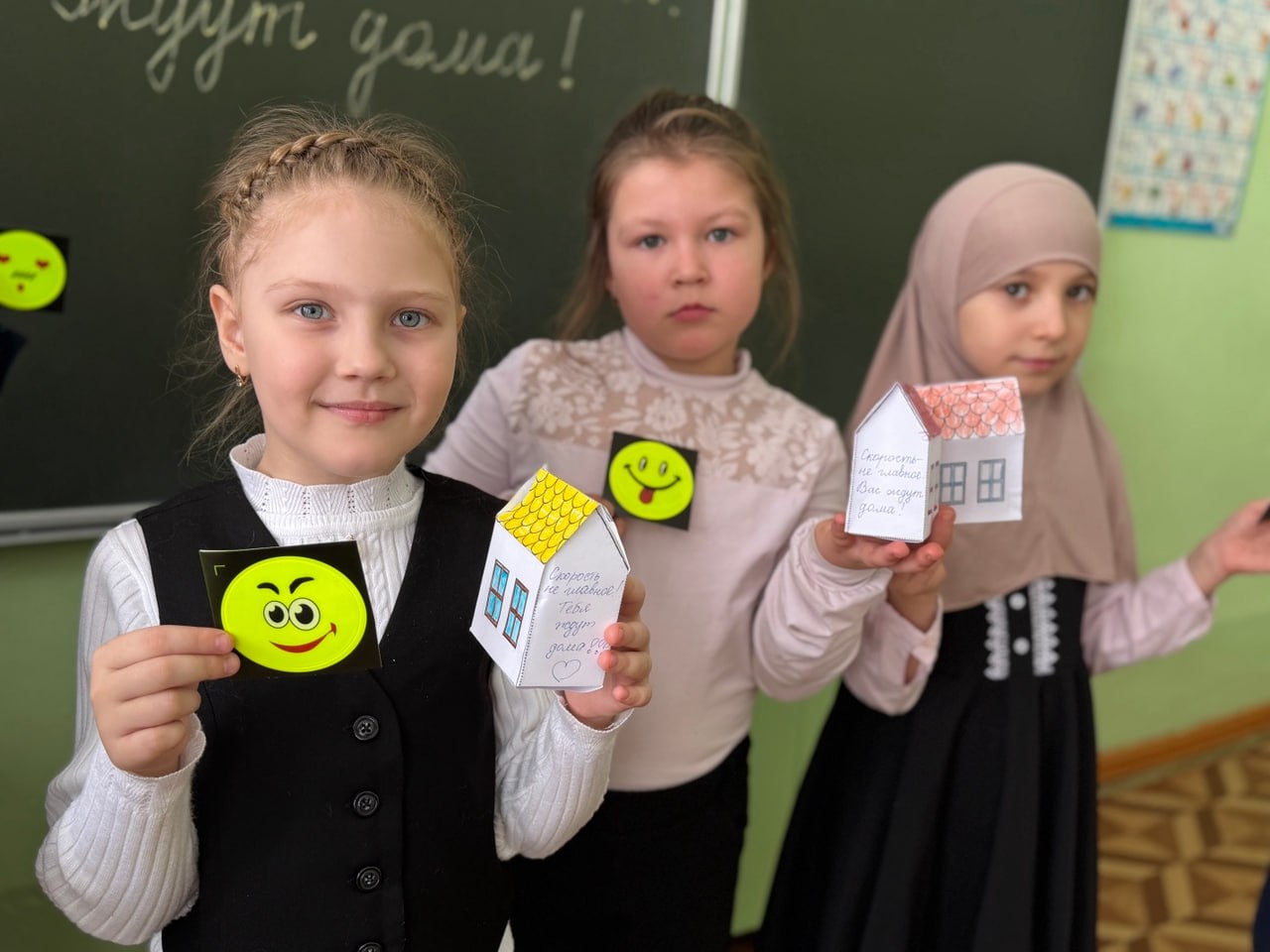 В Лунинском районе прошла акцияпо ПДД «Скорость не главное, вас ждут дома!» В Лунинском районе прошла акцияпо ПДД «Скорость не главное, вас ждут дома!»