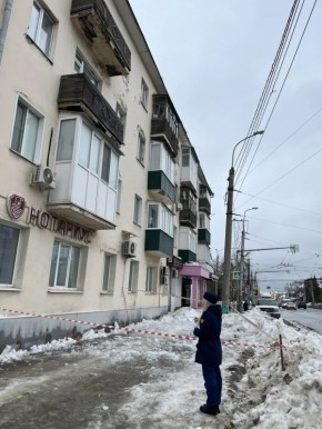 Прокуратура Железнодорожного района г. Пензы проводит проверку по факту травмирования несовершеннолетнего в результате схода снежно-ледовых масс с крыши многоквартирного дома