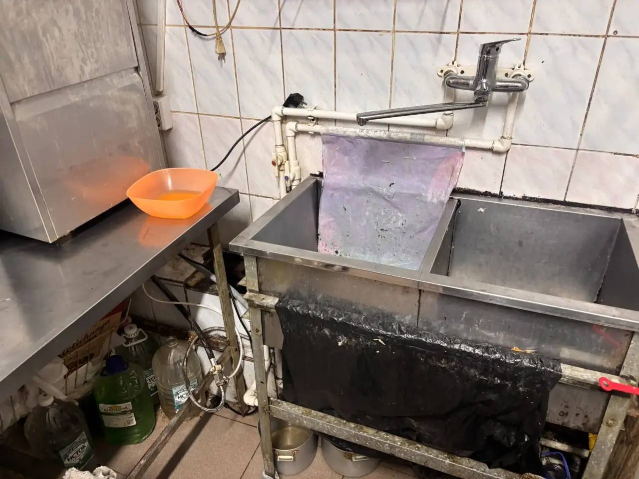 Пензенские приставы закрыли кафе-клуб на улице Московской Пензенские приставы закрыли кафе-клуб на улице Московской