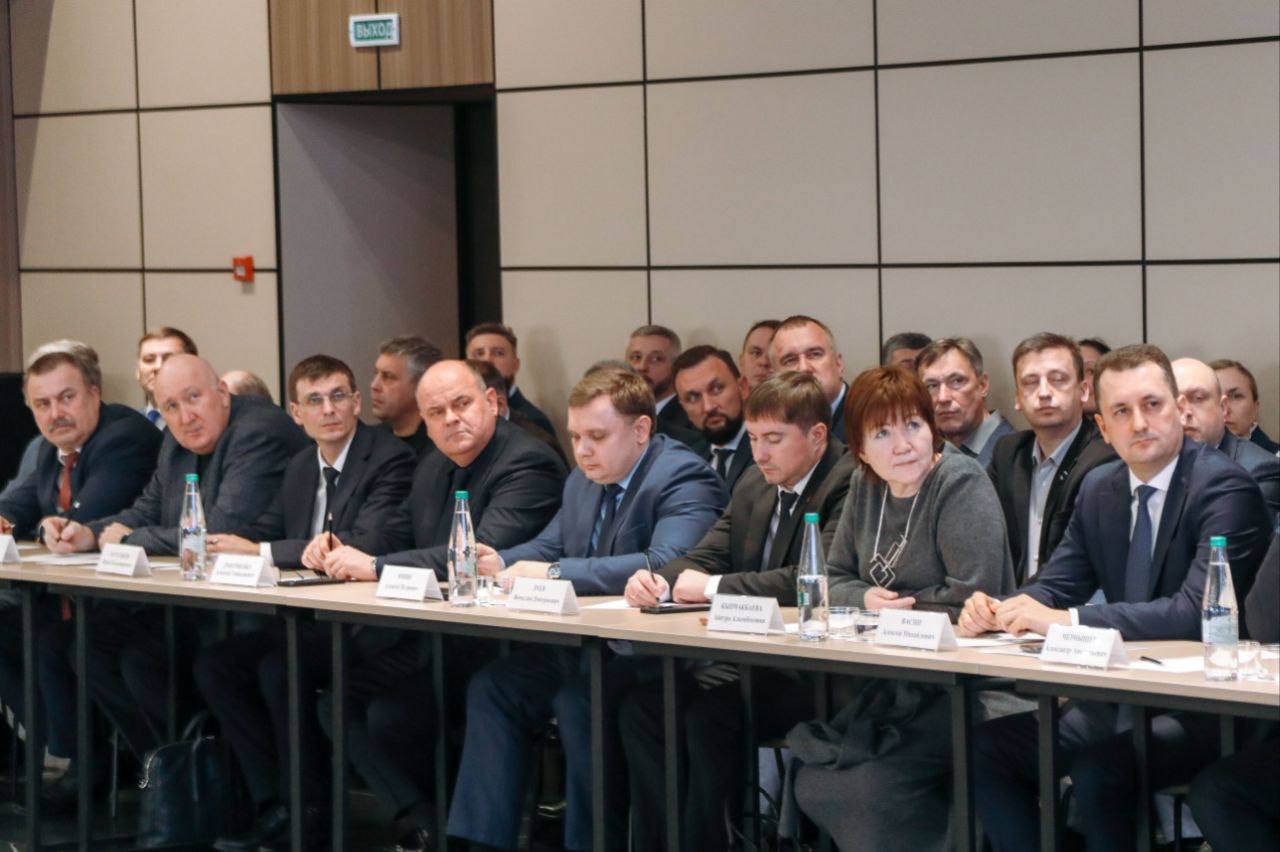 Олег Мельниченко: На сегодняшнем совместном заседании правительства Пензенской области и региональной Ассоциации промышленников призвал руководителей наших предприятий активнее вести техническое перевооружение производства Олег Мельниченко: На сегодняшнем совместном заседании правительства Пензенской области и региональной Ассоциации промышленников призвал руководителей наших предприятий активнее вести техническое перевооружение производства