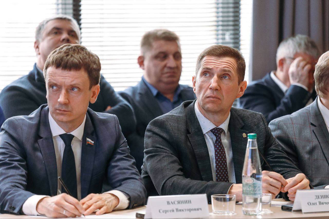 Олег Мельниченко: На сегодняшнем совместном заседании правительства Пензенской области и региональной Ассоциации промышленников призвал руководителей наших предприятий активнее вести техническое перевооружение производства Олег Мельниченко: На сегодняшнем совместном заседании правительства Пензенской области и региональной Ассоциации промышленников призвал руководителей наших предприятий активнее вести техническое перевооружение производства