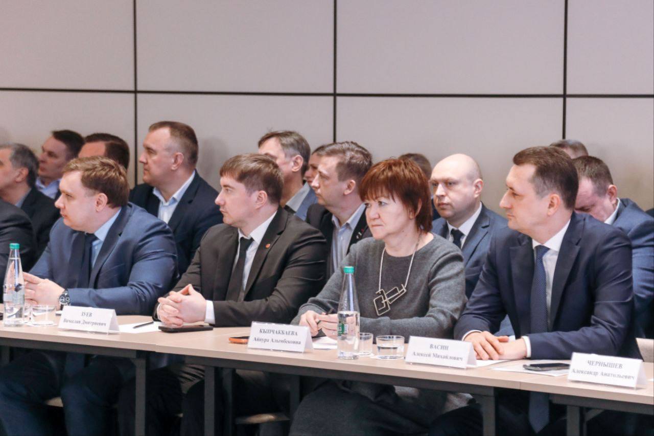 Олег Мельниченко: На сегодняшнем совместном заседании правительства Пензенской области и региональной Ассоциации промышленников призвал руководителей наших предприятий активнее вести техническое перевооружение производства Олег Мельниченко: На сегодняшнем совместном заседании правительства Пензенской области и региональной Ассоциации промышленников призвал руководителей наших предприятий активнее вести техническое перевооружение производства