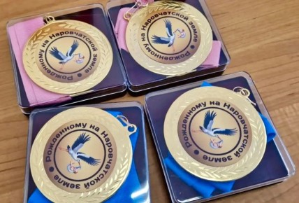 В Наровчатском районе новорожденным начали вручать памятные медали