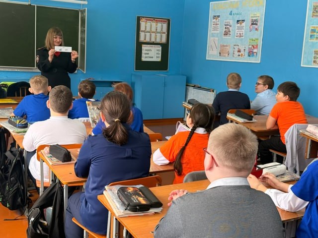 Сотрудники Госавтоинспекции Белинского района провели познавательную викторину по Правилам дорожного движения Сотрудники Госавтоинспекции Белинского района провели познавательную викторину по Правилам дорожного движения