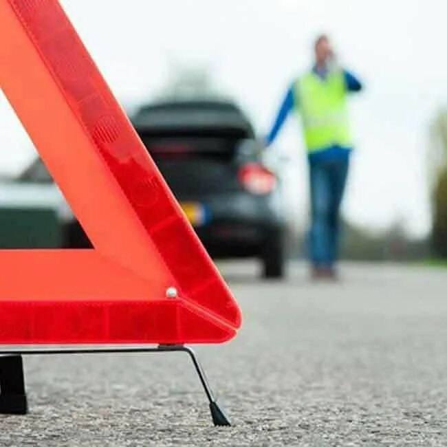 Госавтоинспекция напоминает водителям о безопасности при вынужденной остановке