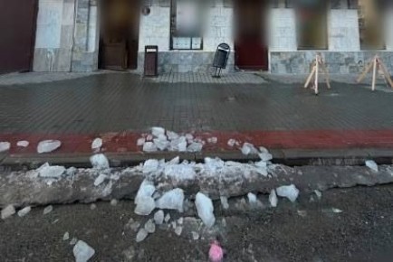 В Пензе возбуждено уголовное дело по факту падения наледи с крыши на 36-летнюю женщину