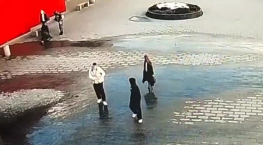 Вечером в субботу, 28 марта, около торгового центра на улице Генерала Глазунова в Пензе задержали вооруженного молодого человека