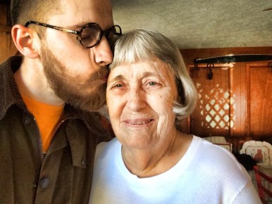 Почему сын не ценит мать: причины и пути решения