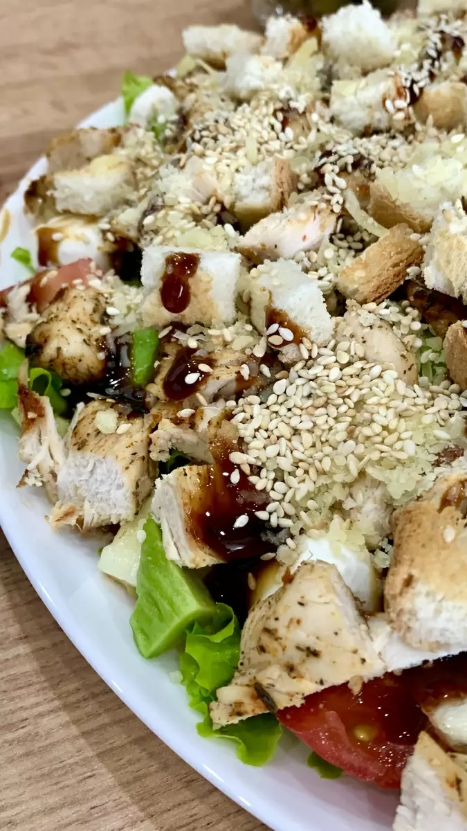 Уникальный салат: идеальное сочетание вкусов и текстур для вашего стола