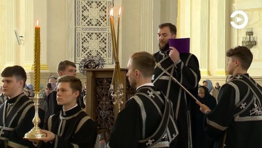 В Спасском кафедральном соборе Пензы в Великую пятницу прошел чин выноса плащаницы