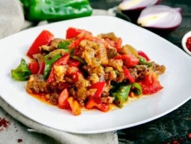 Тушёное говяжье сердце с овощами: недорогой и полезный кулинарный шедевр