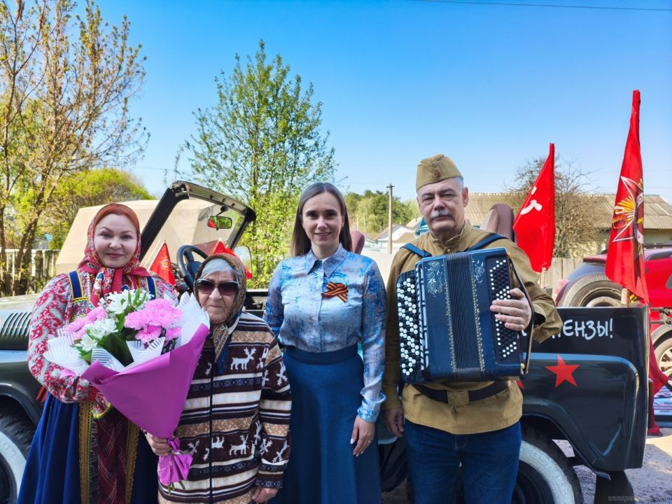 «Ласточки Победы» поздравили ветеранов Железнодорожного района «Ласточки Победы» поздравили ветеранов Железнодорожного района