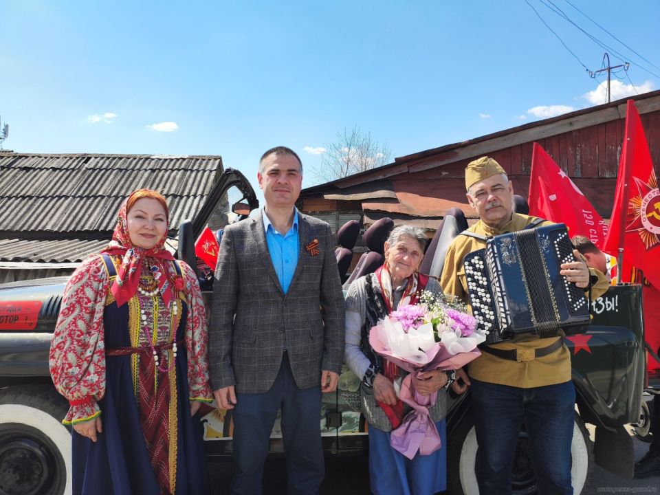 «Ласточки Победы» поздравили ветеранов Железнодорожного района «Ласточки Победы» поздравили ветеранов Железнодорожного района