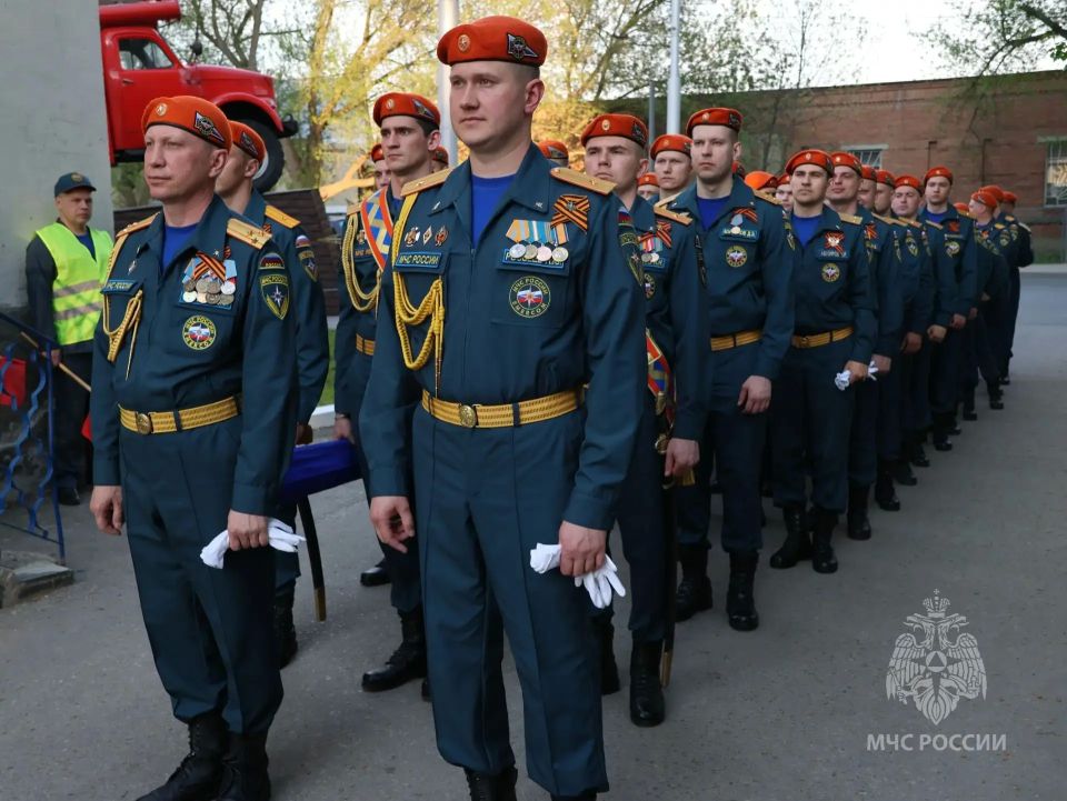 Генеральная репетиция. Уже 9 мая в День Победы 55 сотрудников Главного управления МЧС России по Пензенской области примут участие наряду с другими ведомствами в торжественном параде Генеральная репетиция. Уже 9 мая в День Победы 55 сотрудников Главного управления МЧС России по Пензенской области примут участие наряду с другими ведомствами в торжественном параде