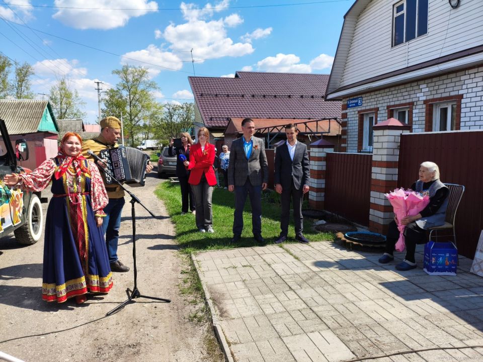 «Ласточки Победы» поздравили ветеранов Железнодорожного района «Ласточки Победы» поздравили ветеранов Железнодорожного района