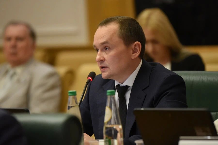 Также 18 мая в рамках Дней Пензенской области в Совете Федерации врио первого зампреда регионального правительства Олег Ягов обратился к участникам расширенного заседания комитета по науке, образованию и культуре с просьбой... Также 18 мая в рамках Дней Пензенской области в Совете Федерации врио первого зампреда регионального правительства Олег Ягов обратился к участникам расширенного заседания комитета по науке, образованию и культуре с просьбой...