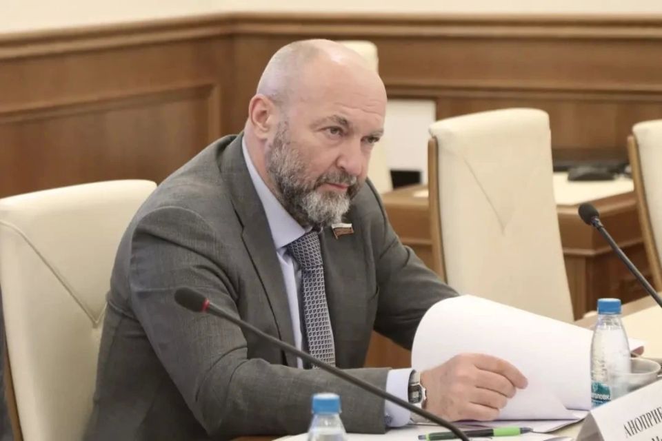 Олег Мельниченко: Провел рабочую встречу с председателем Комитета Совета Федерации по аграрно-продовольственной политике и природопользованию Александром Владимировичем Двойных Олег Мельниченко: Провел рабочую встречу с председателем Комитета Совета Федерации по аграрно-продовольственной политике и природопользованию Александром Владимировичем Двойных